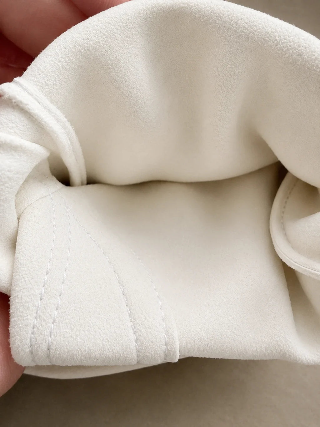 Cadbury White Touchscreen Gloves