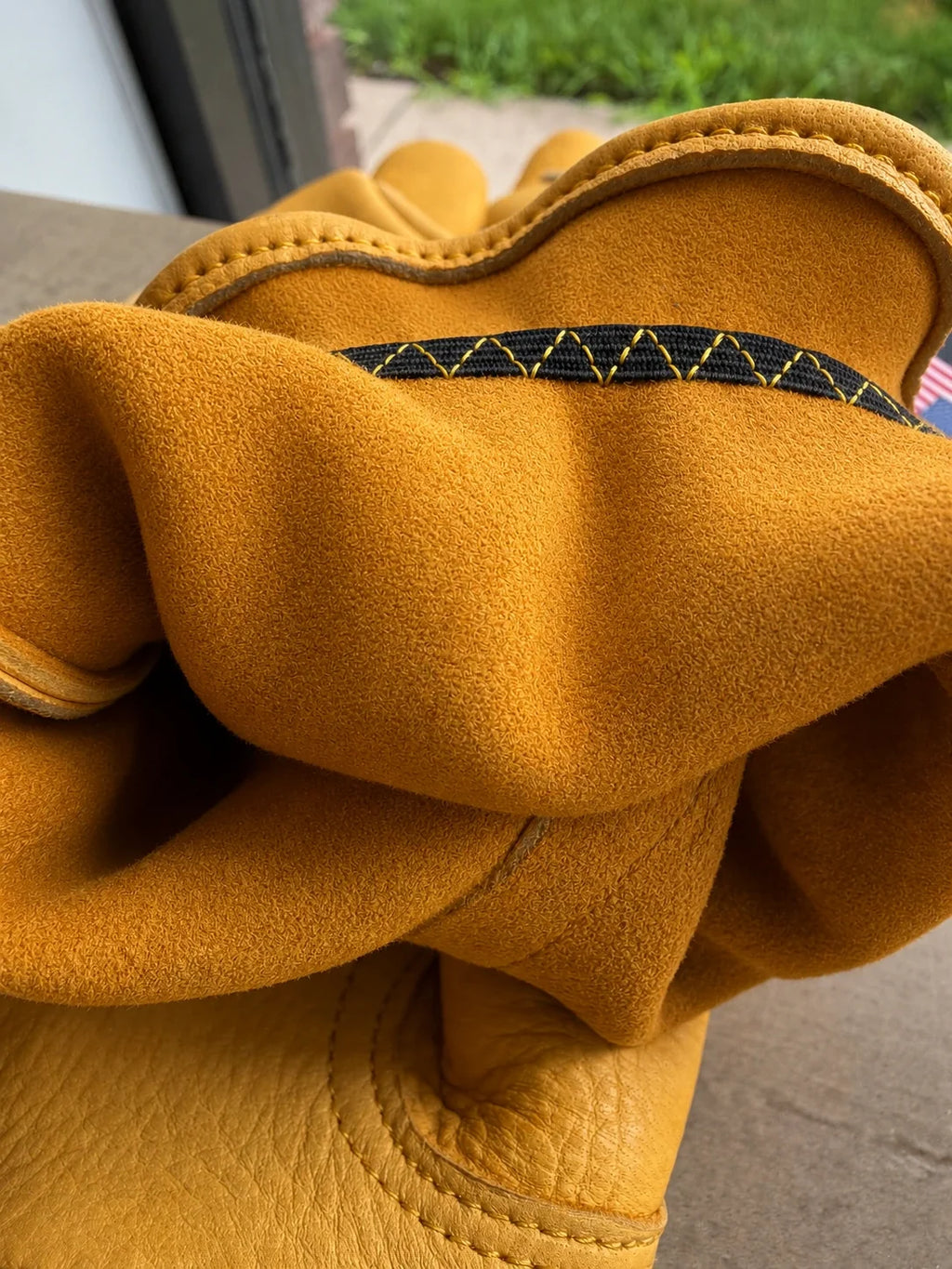 Gold Short Wrist Deerskin Gloves