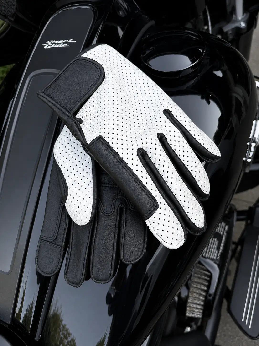 ILLEST DOZER White Outseam Gloves