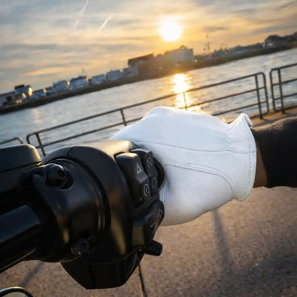Cadbury White Touchscreen Gloves